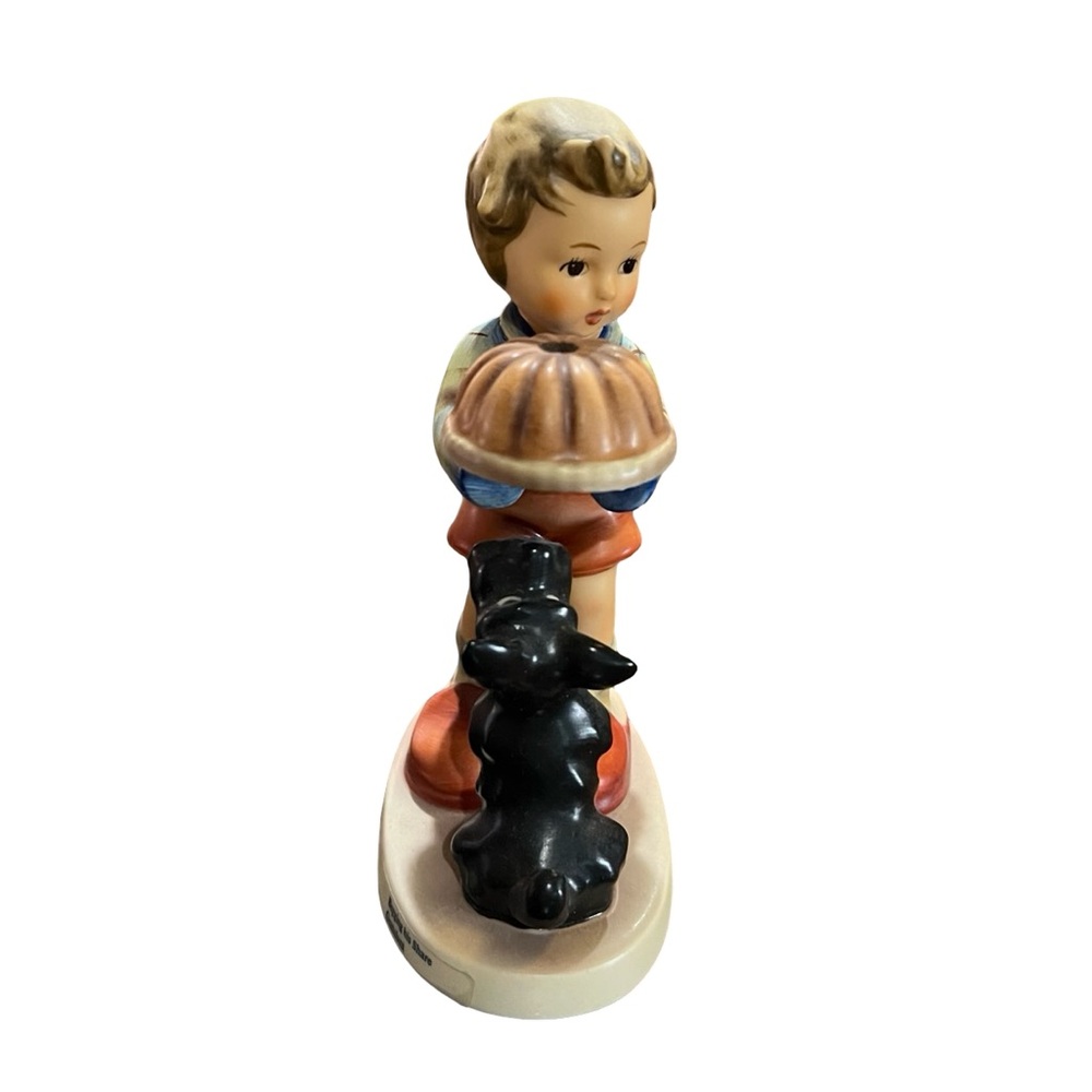 Vintage MI Hummel Boy and Dog Figurine - Picture 3 of 8